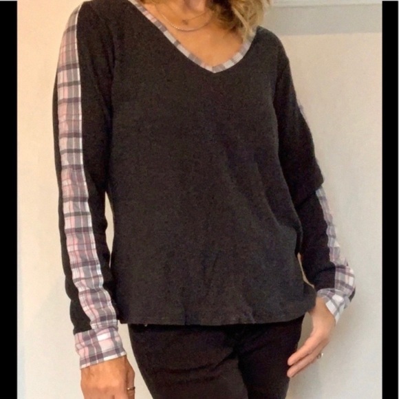 Victoria’s Secret Long Sleeve V-Neck Thermal Top - Picture 2 of 8